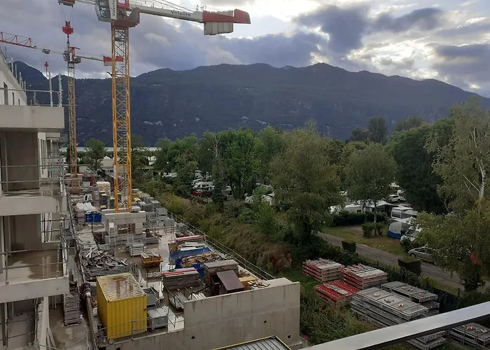 Les Picaillons - A 200M Du Lac